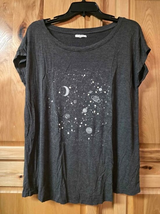 Maurices Tops - Maurices Women's Sz Large Casual Dark Gray Galaxy Space Solar Short Sleeve Shirt